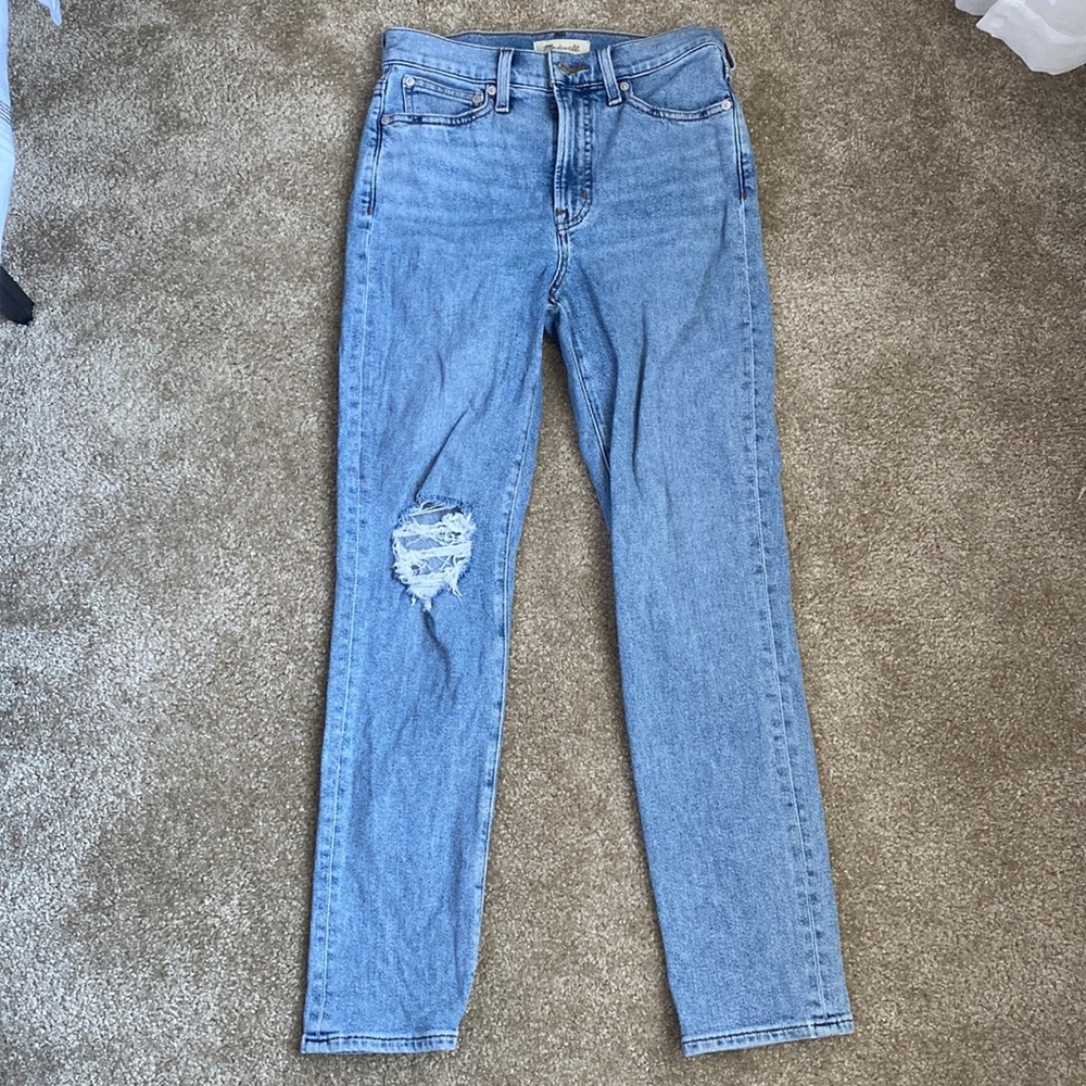 Madewell perfect vintage jeans light wash and ripped knee!